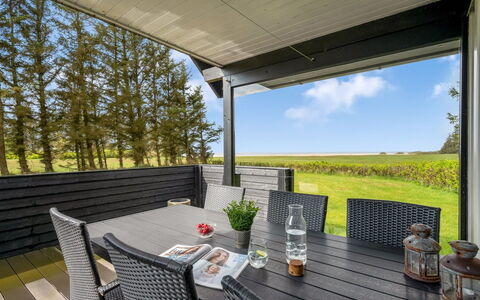 Aleida - 100M to the Fjord: Meubilair, Interieur Ontwerp, Flooring, Hout, Verdieping, Plafond, Houten Vloer, Stoel, Tafel, Verlichting