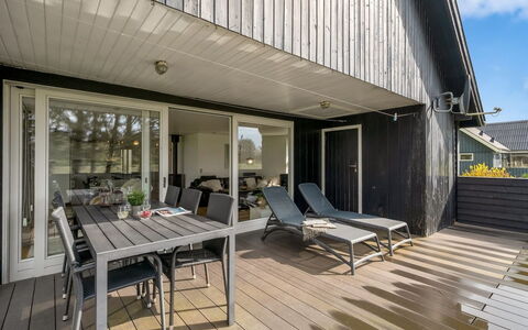 Aleida - 100M to the Fjord: Meubilair, Interieur Ontwerp, Flooring, Hout, Verdieping, Plafond, Houten Vloer, Stoel, Tafel, Verlichting