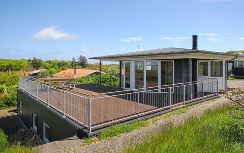 Ginny - 300M to the Fjord: Dak, Veranda, Huis, Verblijf, Landgoed, Balkon, Schaduw, Ontwerp, Siding, Dek