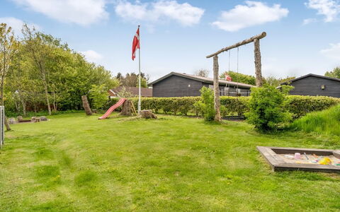 Elso - 600M to the Fjord: Gras, Tuin, Land Lot, Gazon, Backyard, Landscaping, Verblijf, Schaduw, Werf, Boerderij