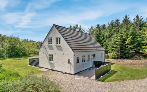 Minja - 900M from the Sea: Hout, Dak, Architectuur, Huis, Huis, Verblijf, Siding, Hardwood, Helling, Landgoed