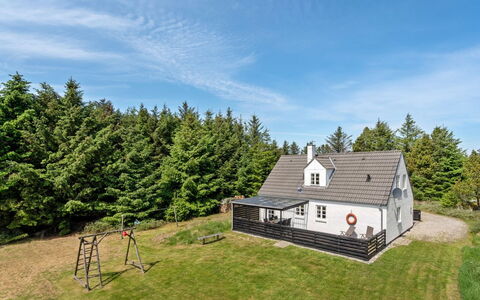 Minja - 900M from the Sea: Hout, Dak, Architectuur, Huis, Huis, Verblijf, Siding, Hardwood, Helling, Landgoed