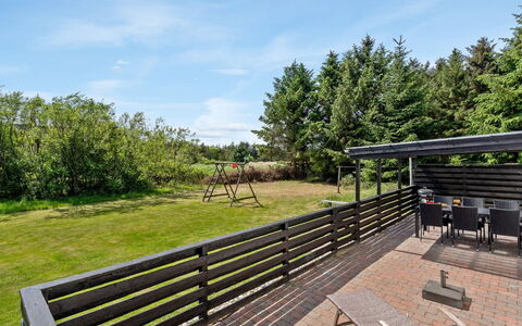 Minja - 900M from the Sea: Hout, Dak, Architectuur, Huis, Huis, Verblijf, Siding, Hardwood, Helling, Landgoed
