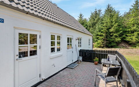 Minja - 900M from the Sea: Hout, Dak, Architectuur, Huis, Huis, Verblijf, Siding, Hardwood, Helling, Landgoed