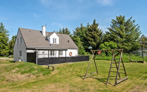 Minja - 900M from the Sea: Hout, Dak, Architectuur, Huis, Huis, Verblijf, Siding, Hardwood, Helling, Landgoed