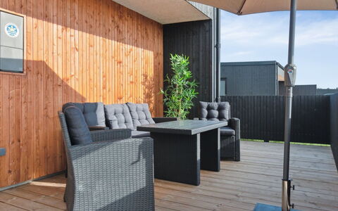 Kasper - 1.8Km from the Sea: Hout, Dak, Architectuur, Huis, Huis, Verblijf, Siding, Hardwood, Helling, Landgoed