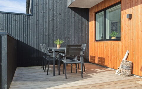 Kasper - 1.8Km from the Sea: Hout, Dak, Architectuur, Huis, Huis, Verblijf, Siding, Hardwood, Helling, Landgoed