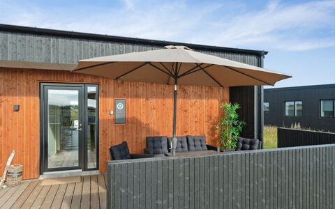 Kasper - 1.8Km from the Sea: Hout, Dak, Architectuur, Huis, Huis, Verblijf, Siding, Hardwood, Helling, Landgoed
