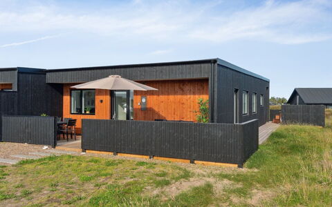 Kasper - 1.8Km from the Sea: Hout, Dak, Architectuur, Huis, Huis, Verblijf, Siding, Hardwood, Helling, Landgoed