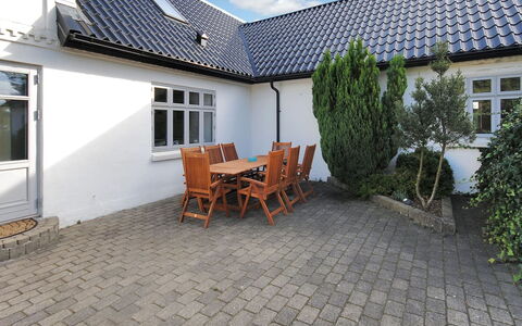 Sophia - 8Km from the Sea: Dak, Huis, Huis, Samengesteld Materiaal, Verblijf, Werf, Schaduw, Siding, Landgoed, Binnenplaats