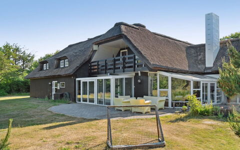Gertrudis - 2Km to the Fjord: Meubilair, Interieur Ontwerp, Flooring, Hout, Verdieping, Plafond, Houten Vloer, Stoel, Tafel, Verlichting