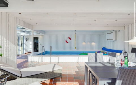 Gertrudis - 2Km to the Fjord: Meubilair, Interieur Ontwerp, Flooring, Hout, Verdieping, Plafond, Houten Vloer, Stoel, Tafel, Verlichting