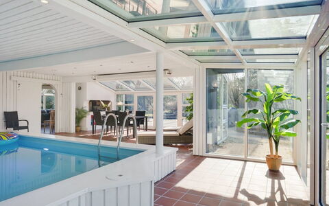 Gertrudis - 2Km to the Fjord: Meubilair, Interieur Ontwerp, Flooring, Hout, Verdieping, Plafond, Houten Vloer, Stoel, Tafel, Verlichting