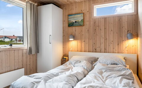Tecumseh - 150M from the Sea: Hout, Slaapkamer, Interieur Ontwerp, Plafond, Bed, Verdieping, Flooring, Huis, Beits, Bedding