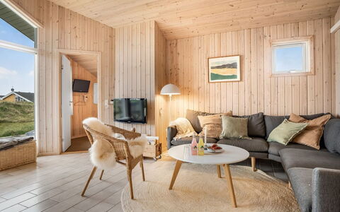 Tecumseh - 150M from the Sea: Meubilair, Interieur Ontwerp, Flooring, Hout, Verdieping, Plafond, Houten Vloer, Stoel, Tafel, Verlichting