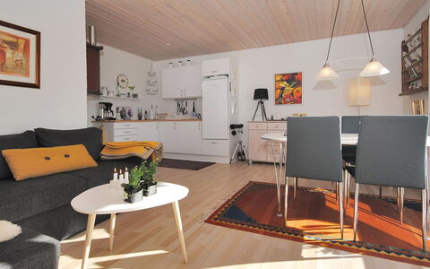 Rejhana - 500M to the Fjord: Meubilair, Interieur Ontwerp, Flooring, Verdieping, Bankstel, Muur, Hout, Woonkamer, Kamer, Plafond