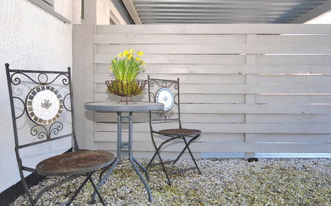Rejhana - 500M to the Fjord: Meubilair, Buitenmeubels, Bloempot, Buitentafel, Kamerplant, Stoel, Tuin, Patio, Hardwood, Beits