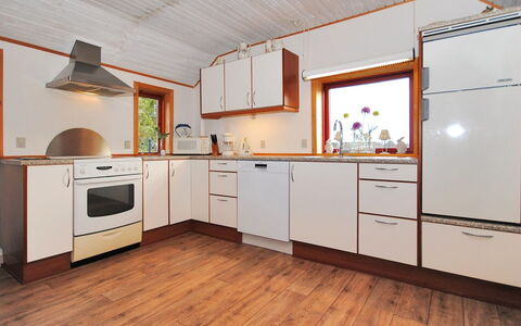 Palle - 2Km from the Sea: Flooring, Interieur Ontwerp, Hout, Verdieping, Keuken, Plafond, Countertop, Houten Vloer, Kamer, Meubilair