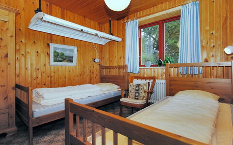 Palle - 2Km from the Sea: Meubilair, Hout, Bed, Interieur Ontwerp, Slaapkamer, Verdieping, Plafond, Flooring, Kamer, Bed Frame