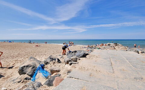 Palle - 2Km from the Sea: Lucht, Zwemwater, Strand, Horizon, Zomer, Kust, Zee, Recreatie, Kust En Oceanic Landvormen, Kust