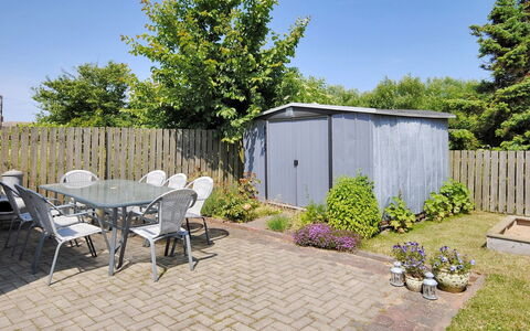 Gertina - 40M to the Fjord: Tuin, Backyard, Garden Gebouwen, Werf, Schaduw, Landscaping, Outdoor Structuur, Schuur, Gazon, Buitenmeubels