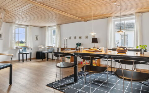 Gertina - 40M to the Fjord: Meubilair, Interieur Ontwerp, Flooring, Hout, Verdieping, Plafond, Houten Vloer, Stoel, Tafel, Verlichting