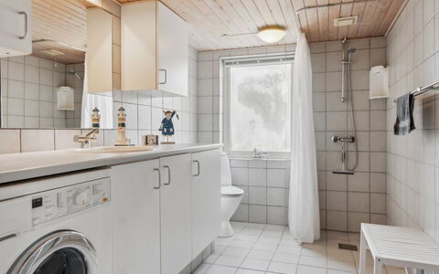 Gertina - 40M to the Fjord: Meubilair, Interieur Ontwerp, Flooring, Hout, Verdieping, Plafond, Houten Vloer, Stoel, Tafel, Verlichting