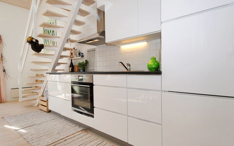 Benta - 150M to the Fjord: Flooring, Interieur Ontwerp, Keuken, Houten Vloer, Verdieping, Hout, Toestel Van De Keuken, Countertop, Cabinetry, Meubilair