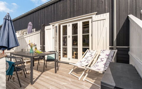 Cita - 100M to the Fjord: Blauw, Struik, Verblijf, Groundcover, Tuin, Landgoed, Schaduw, Landscaping, Boerderij, Eco Hotel