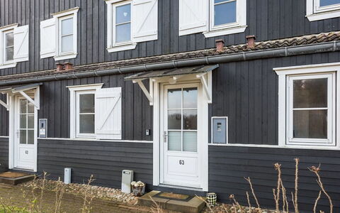 Cita - 100M to the Fjord: Blauw, Struik, Verblijf, Groundcover, Tuin, Landgoed, Schaduw, Landscaping, Boerderij, Eco Hotel