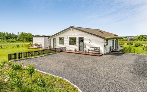 Selke - 300M to the Fjord: Appartement, Schaduw, Balkon, Stoel, Hek, Buitenmeubels, Aluminium, Kunstgras