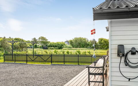 Selke - 300M to the Fjord: Appartement, Schaduw, Balkon, Stoel, Hek, Buitenmeubels, Aluminium, Kunstgras