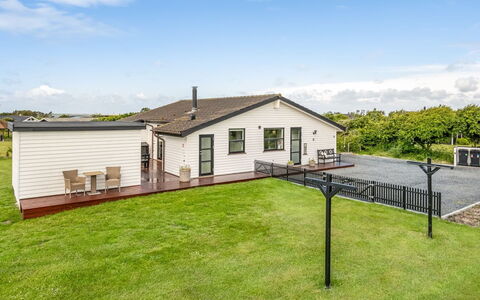 Selke - 300M to the Fjord: Appartement, Schaduw, Balkon, Stoel, Hek, Buitenmeubels, Aluminium, Kunstgras