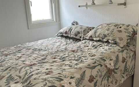 Idunn - 100M to the Fjord: Bed, Slaapkamer, Bedding, Laken, Meubilair, Linens, Interieur Ontwerp, Textiel, Kamer, Bed Frame