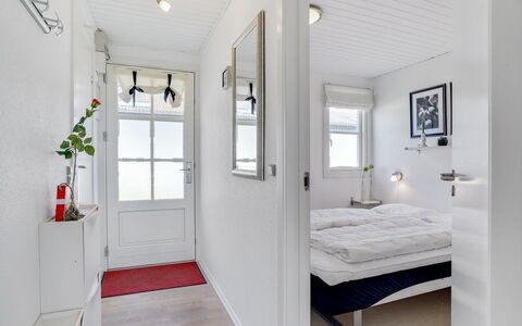 Idunn - 100M to the Fjord: Flooring, Interieur Ontwerp, Verdieping, Plafond, Meubilair, Appartement, Kamer, Huis, Slaapkamer, Bed