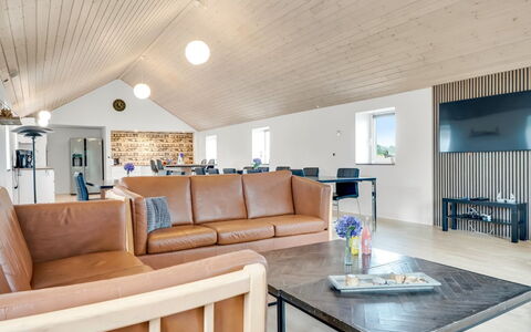Folkar - 3Km to the Fjord: Meubilair, Interieur Ontwerp, Flooring, Hout, Verdieping, Plafond, Houten Vloer, Stoel, Tafel, Verlichting