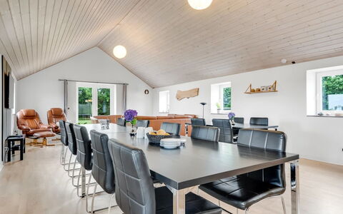 Folkar - 3Km to the Fjord: Meubilair, Interieur Ontwerp, Flooring, Hout, Verdieping, Plafond, Houten Vloer, Stoel, Tafel, Verlichting