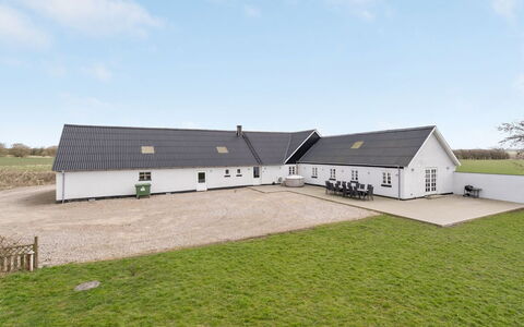 Folkar - 3Km to the Fjord: Meubilair, Interieur Ontwerp, Flooring, Hout, Verdieping, Plafond, Houten Vloer, Stoel, Tafel, Verlichting