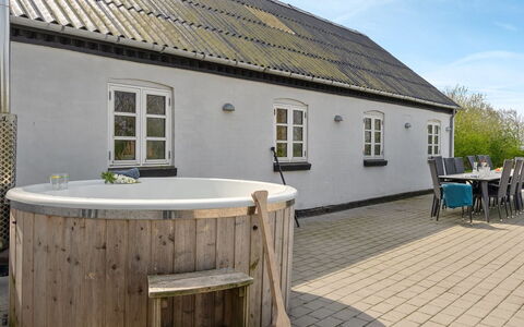 Folkar - 3Km to the Fjord: Meubilair, Interieur Ontwerp, Flooring, Hout, Verdieping, Plafond, Houten Vloer, Stoel, Tafel, Verlichting