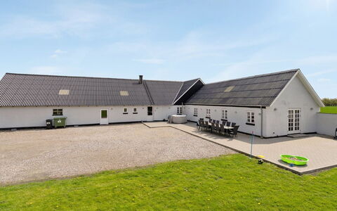 Folkar - 3Km to the Fjord: Meubilair, Interieur Ontwerp, Flooring, Hout, Verdieping, Plafond, Houten Vloer, Stoel, Tafel, Verlichting