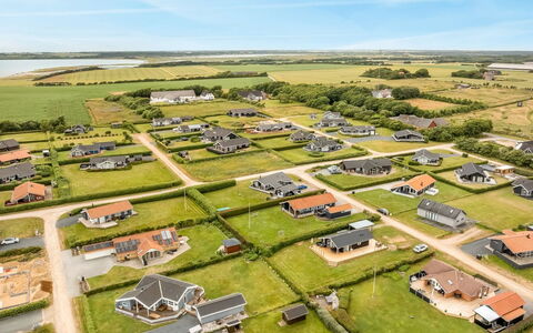 Pavo - 300M to the Fjord: Woongebied, Huis, Dak, Landschap, Huis, Plain, Land Lot, Landelijk Gebied, Landgoed, Voorstad
