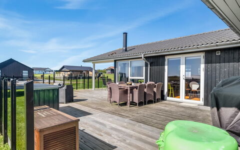 Ginia - 150M to the Fjord: Plafond, Flooring, Interieur Ontwerp, Verdieping, Samengesteld Materiaal, Meubilair, Toevlucht, Hotel, Ontwerp, Daylighting