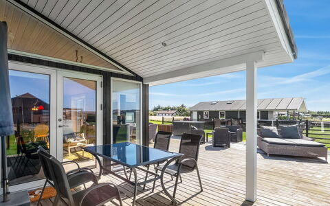 Ginia - 150M to the Fjord: Plafond, Flooring, Interieur Ontwerp, Verdieping, Samengesteld Materiaal, Meubilair, Toevlucht, Hotel, Ontwerp, Daylighting