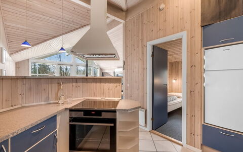 Sesto - 300M to the Fjord: Hout, Plafond, Interieur Ontwerp, Flooring, Verdieping, Kamer, Lichte Inrichting, Countertop, Keuken, Beits