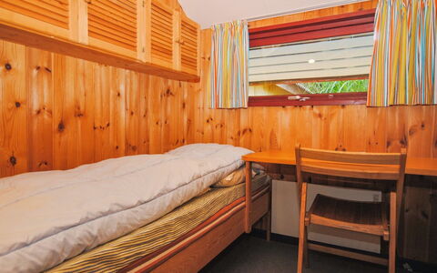 Naema - 600M to the Fjord: Hout, Flooring, Interieur Ontwerp, Verdieping, Plafond, Stapelbed, Meubilair, Slaapkamer, Bed, Beits