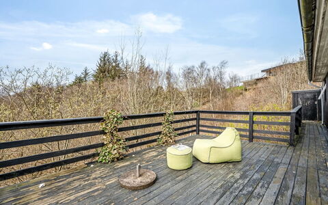 Heera - 100M to the Fjord: Meubilair, Interieur Ontwerp, Flooring, Hout, Verdieping, Plafond, Houten Vloer, Stoel, Tafel, Verlichting