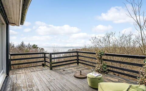 Heera - 100M to the Fjord: Meubilair, Interieur Ontwerp, Flooring, Hout, Verdieping, Plafond, Houten Vloer, Stoel, Tafel, Verlichting