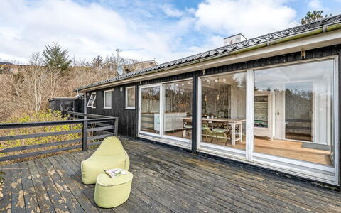 Heera - 100M to the Fjord: Meubilair, Interieur Ontwerp, Flooring, Hout, Verdieping, Plafond, Houten Vloer, Stoel, Tafel, Verlichting