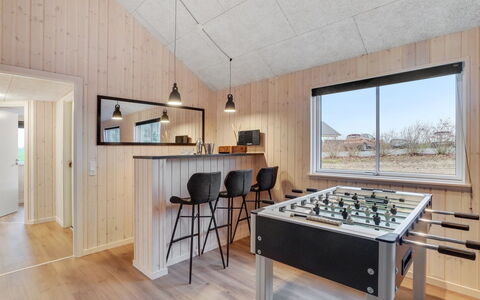 Sibbe - 500M to the Fjord: Hout, Plafond, Interieur Ontwerp, Lichte Inrichting, Flooring, Huis, Verdieping, Keuken, Kamer, Houten Vloer