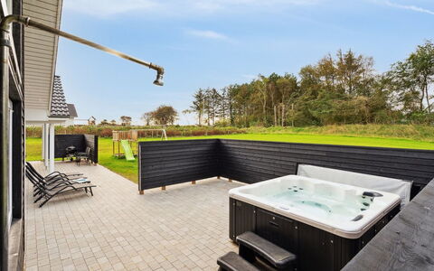 Sibbe - 500M to the Fjord: Zwembad, Werf, Schaduw, Landscaping, Ontwerp, Dek, Backyard, Hardwood, Binnenplaats, Eco Hotel